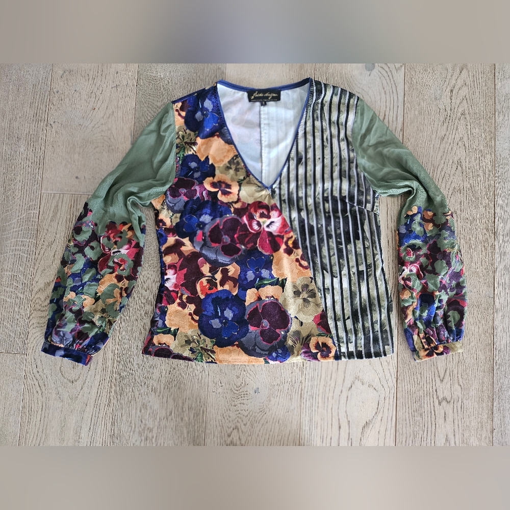 Anthropologie Victoire Cut Out Velvet Blouse Green Violets size M